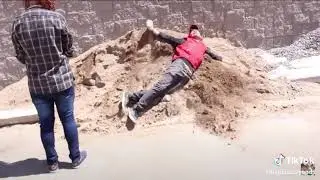 Reportero Se Cae Y Empieza A IIorar por la caída [Video Original]