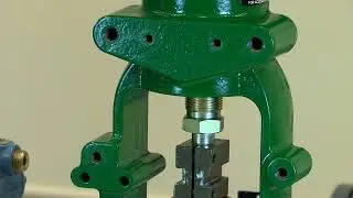 Installing a Side-Mounted Handwheel on a Fisher™ 657 or 667 Size 40i Actuator