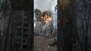 Видео горящего многоэтажного дома после обстрела русскими войсками в Киеве, Святошенский район.