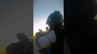 Прокатил девушку на заднем колесе 
