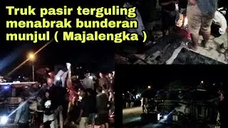 Truk Pasir Menabrak Bunderan Munjul (Majalengka)