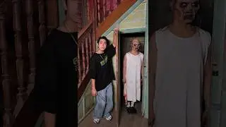 Door peep 🚪🕺🏻