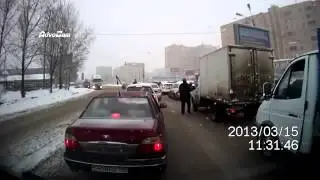 Водители оторвали друг другу зеркала