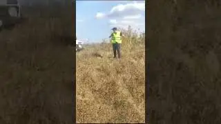 Нива едет по оврагам #автодвиж #automobile #offroad #авторемонт #sailing #авто #гараж