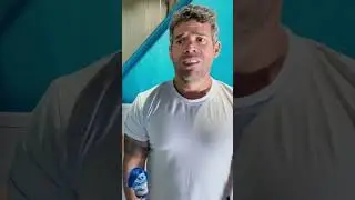 Actuando como TRISTEZA de la película INSIDE OUT