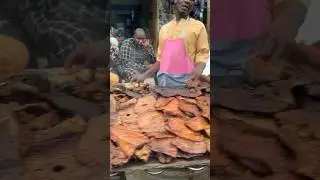 ASKING RANDOM STRANGERS WHERE TO FIND 🇳🇬 FOOD IN 🇬🇭!!!!