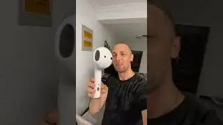 Зубарев и огромный наушник