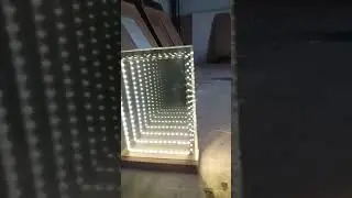Зеркальная бесконечность