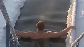 Купание на Крещение в проруби