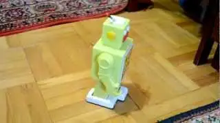 Советский механический заводной робот