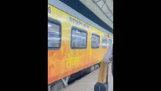Tejas train Ahmedabad- MumbaiTejas Express- 82902 #2024 #train #trainvideo #tejastrain #tejasexpress