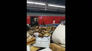 How Amazon Flipkart Handle your Order? Delivery services Amazon Flipkart by Railways. Flying Parcel😂