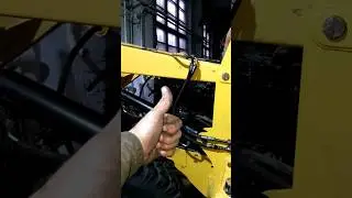 Рвд на экскаваторе  раскинул.