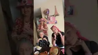 La Quinceañera de mi mami sus 72 años y mi abuelita Florita disfrutando de su elote