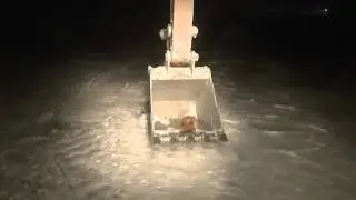 Лисица и ковш эксковатора