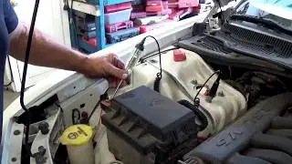 How To Diagnose Alternator Problems on a 2006 Dodge Charger (English)