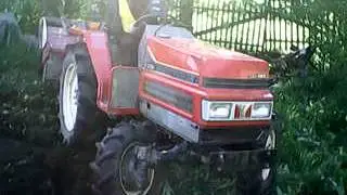 Трактор вспахивает дачу. Часть 2