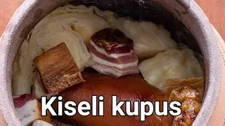 Kiseli kupus sa suvim mesom u zemljanom loncu, krčkan u rerni