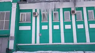 Как сбиваются сосульки с крыши