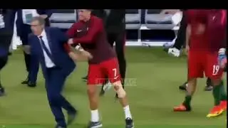 Ronaldo bullying his coach...