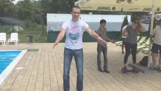 Учимся кататься на сигвее. Папа Свин - Халк или маска, кто как представляет))