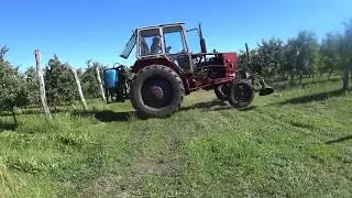 Внесение гербицида в саду. ЮМЗ 6Л
