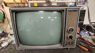 Show-n-Tell of a 1972 General Electric TR465UW-1D 19" Solid-State b&w tv. Time capsule condition.