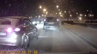 Выезд на встречку с подрезом 22.01.2013 Красноярск