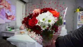 Маме цветы на 8-е марта И торт СТРОЙКА и Сибирский деревенский день ПОДВАЛ ИЛЬИЧА