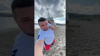 Тащу корабль в море 
