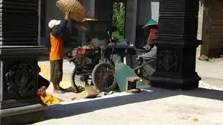 Giling jgung,,,najan panas panggah smngat,