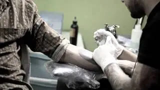 Andy Tattoo-tatuandose con Erasmo Tattoo  By Rodrigo Films