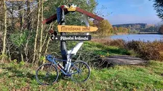 Na kole na hranici Miroslavovy země a Půlnočního království