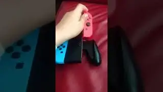 How to put the joy con into the controller thingy