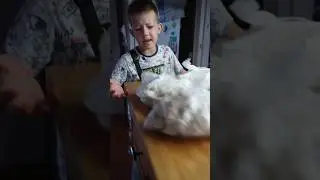 Самый строгий ресторанный критик ,гроза всех мам и поваров😂👍 Пельмени 😂👍