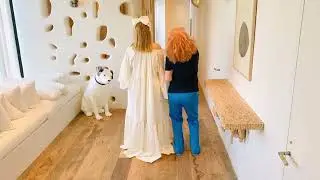 Sia - Unstoppable (with Kathy Griffin)