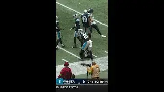 Kenneth Walker rushes for a 36-yard Gain vs. Carolina Panthers