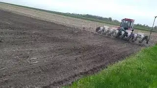 ЮМЗ сієм кукурудзу