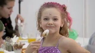 Видео  Блестящяя вечеринка Катя 12 лет  в студии Цвет
