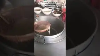 THIS IS HOW THEY DO THE BEST CAMBODIAN NOODLE SOUP!! 
