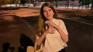 бежит к любимому