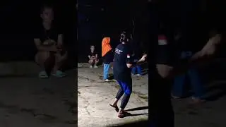 Baju Kuning Tak Kalah Jogetnya... Asyik