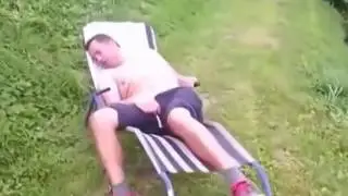 Прикололись над другом на рыбалке ))))