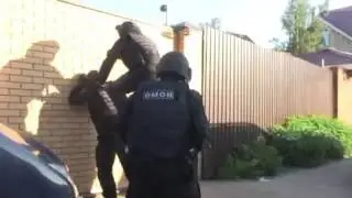 При силовой поддержке ОМОН задержаны подозреваемые в совершении мошенничества в особо крупном размер