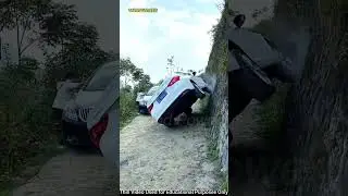 گاڑی پھنس گئی اب کیا ہوگا دیکھیے اس ویڈیو میں۔. this is impossible  #car #viral #new #eassy #simple
