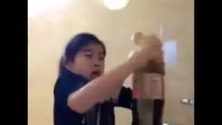 Mentoslu Kolayı Açan Kız