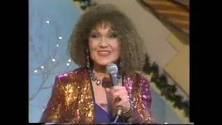 CHRISTMAS MEDLEY with Cleo Laine, Johnny Dankworth & The Stephen Hill Singers (1989).