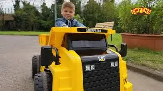 Viens découvrir le camion CAT électrique chez Smyths Toys