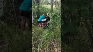 С поля вылетели в канаву на скутере