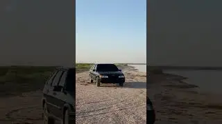 плывёт 